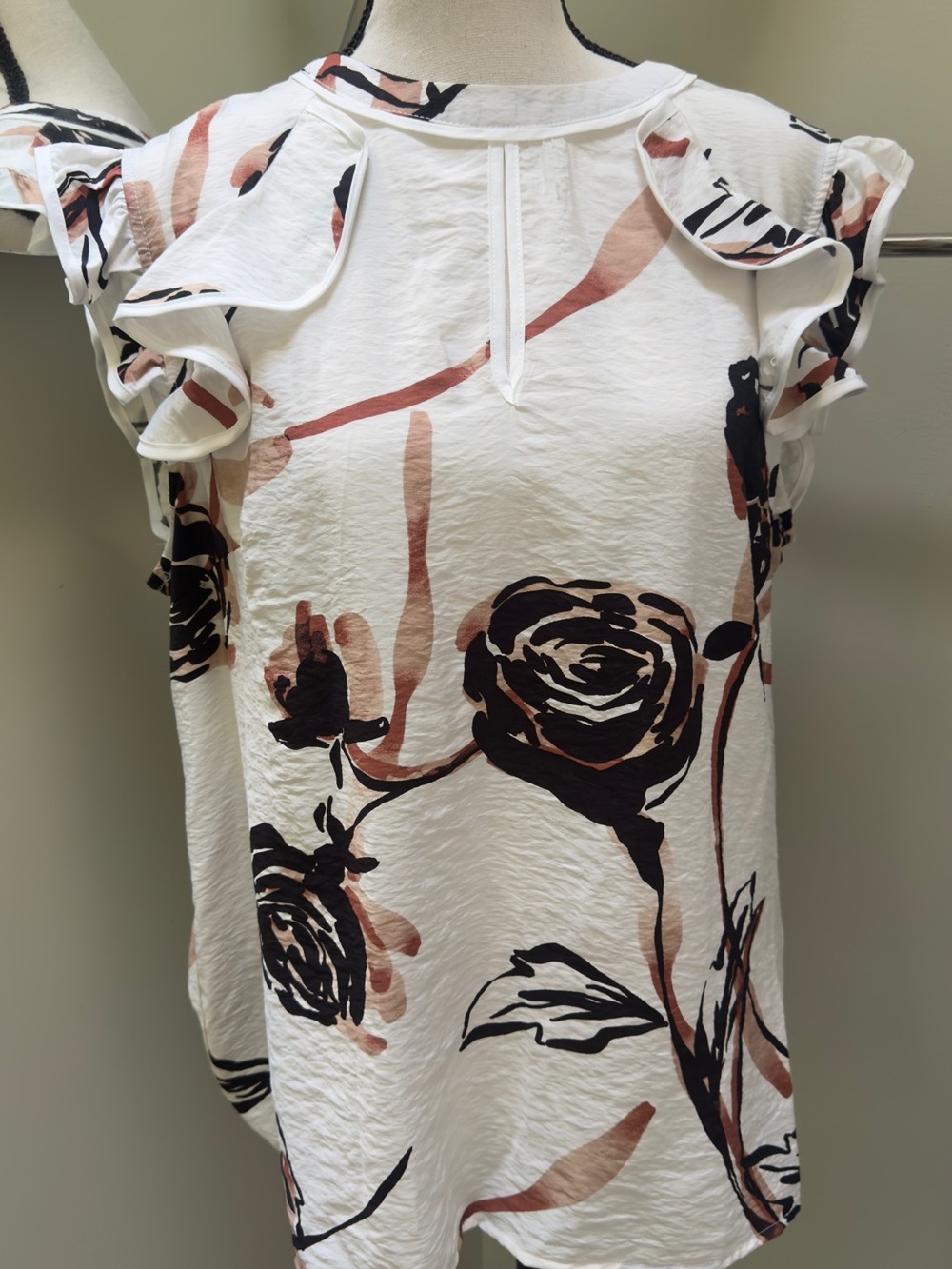 NWT Women's Cream Floral Ruffle Sleeve Top, M